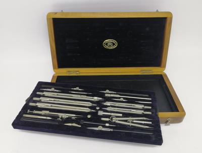 Готовальня "E.O. Richter & Co Pracision". Германия. Начало XX века.