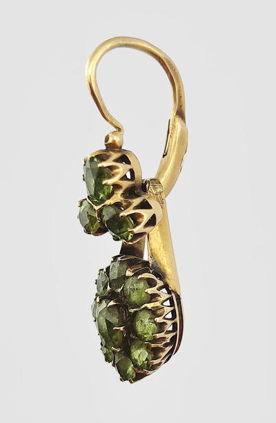 Серьги-трансформеры с хризолитами. Россия. Золото 56*. XIX век.