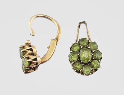 Серьги-трансформеры с хризолитами. Россия. Золото 56*. XIX век.