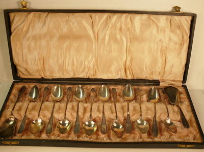 Набор чайный на 12 персон. Голландия. Конец XIX века.