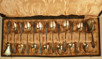 Набор чайный на 12 персон. Голландия. Конец XIX века.