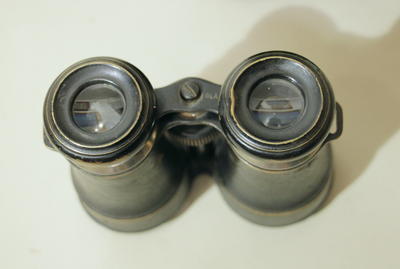 Бинокль с компасом. Прибор в оригинальном чехле и хорошем состоянии.