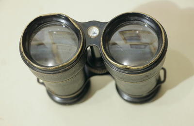Бинокль с компасом. Прибор в оригинальном чехле и хорошем состоянии.