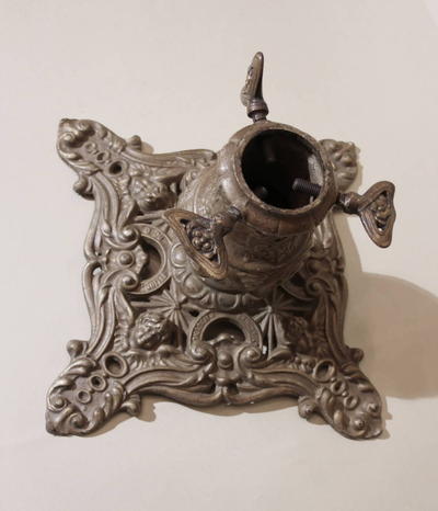 Подставка для новогодней елки "Ампир". Западная Европа. Конец XIX века. В отличной сохранности.