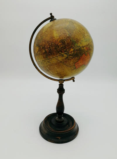 Географический глобус. Англия, начало XX века.