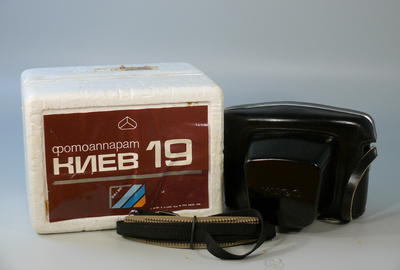Фотоаппарат "Киев-19". Производство: ПО "Завод Арсенал". Украина. 1988 год.