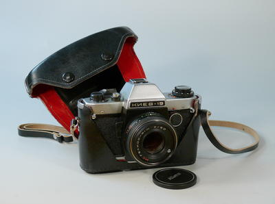 Фотоаппарат "Киев-19". Производство: ПО "Завод Арсенал". Украина. 1988 год.