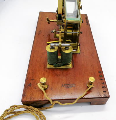 Телеграфный аппарат Морзе. Париж, конец XIX века