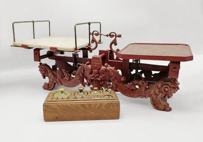 Весы системы Беранже с набором разновесов. Западная Европа, начало XX века