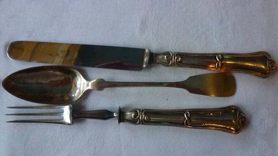 Набор "Эгоист". Серебро 12 лот. Западная Европа. Конец XIX - начало XX века.