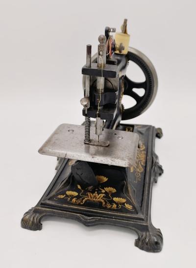 Миниатюрная швейная машинка. Bremer & Brückmann, Германия, конец XIX в.