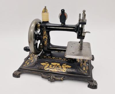 Миниатюрная швейная машинка. Bremer & Brückmann, Германия, конец XIX в.