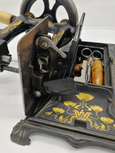 Миниатюрная швейная машинка. Bremer & Brückmann, Германия, конец XIX в.