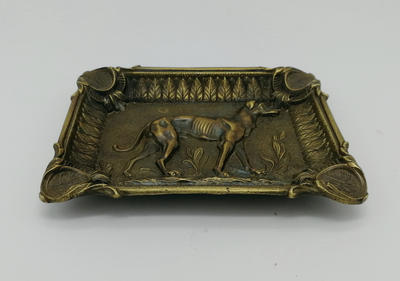 Пепельница с изображением охотничьей собаки. Западная Европа. Начало XX века.