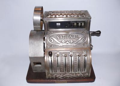 Аппарат кассовый "NATIONAL". Произведен компанией National Cash Register Co., модель "188". В рабочем состоянии. 1905 год.