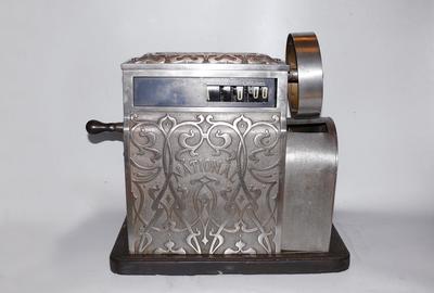 Аппарат кассовый "NATIONAL". Произведен компанией National Cash Register Co., модель "188". В рабочем состоянии. 1905 год.