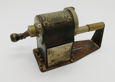 Точилка для карандашей "Dandy". Америка первая половина ХХ века.