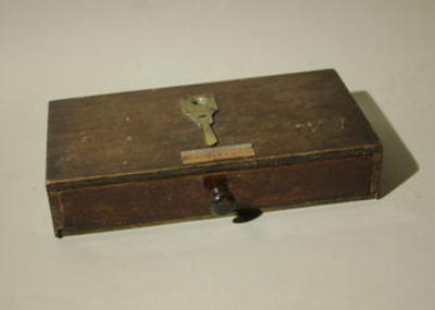 Весы дорожные в коробке. Западная Европа. Конец XIX - начало ХХ века.