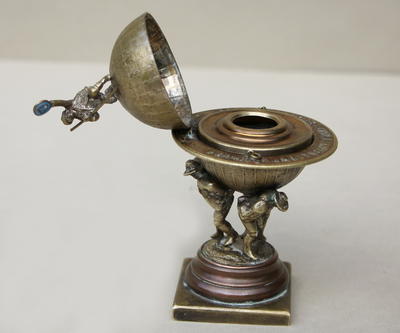 Чернильница "На вершине мира". Западная Европа. Конец XIX века.