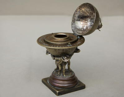 Чернильница "На вершине мира". Западная Европа. Конец XIX века.