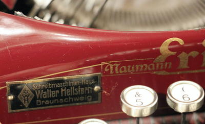 Печатная машинка "Erika 5". Клавиатура немецкая. Порядковый номер экземпляра 146403.