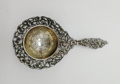 Ситечко для чая. Серебро 833 пр. с декором в стиле бидермейер. Англия 1932 г. в хорошей сохранности