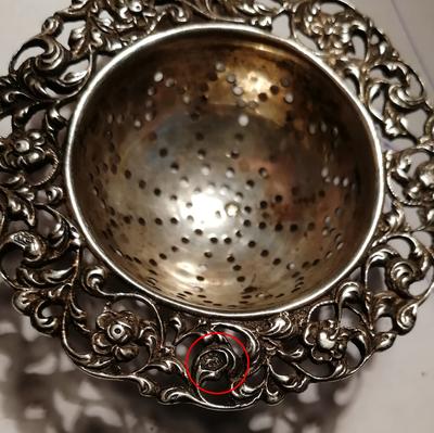 Ситечко для чая. Серебро 833 пр. с декором в стиле бидермейер. Англия 1932 г. в хорошей сохранности