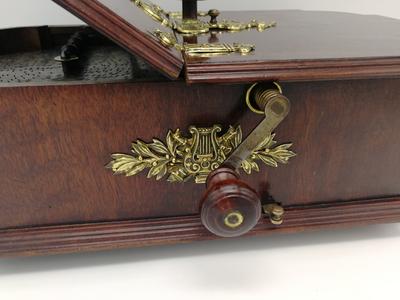 Музыкальная подставка для новогодней ёлки "Gloriosa". Германия. Конец XIX - начало ХХ века.