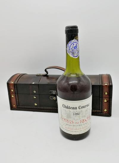 Вино 1986 "Cotes du Rhone". Упаковка не повреждена. Этикетка в хорошей сохранности. В комплект входит подарочная упаковка в виде футляра для бутылки