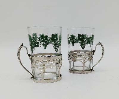 Пара стаканчиков в серебряных подстаканниках. Подстаканники из серебра 925 пр. общий вес 40,5 гр., Англия Шеффилд. 1933, 1934 гг.