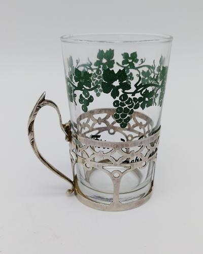 Пара стаканчиков в серебряных подстаканниках. Подстаканники из серебра 925 пр. общий вес 40,5 гр., Англия Шеффилд. 1933, 1934 гг.