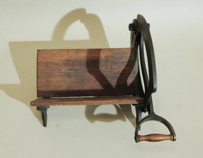 Хлеборезка "MARTA № 0". В хорошей сохранности и рабочем состоянии. Оригинальная комплектация.