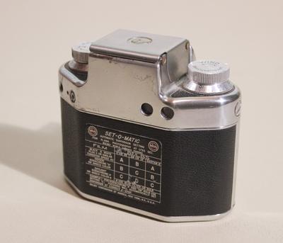 Фотоаппарат "BOLSEY MODEL C22". Двухобъективная зеркальная камера для пленки 35 мм. Выпускалась в США 50 - 60 годах 20 века.