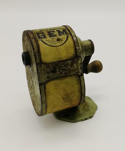 Точилка для карандашей "GEM". Америка 40-ые годы ХХ века.