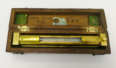 Нивелир "J.-B. Tibaut-Desimpelaere".. Прибор в оригинальном дубовом футляре. Фирма "J.-B. Tibaut-Desimpelaere". Брюссель, 19 век