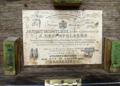 Нивелир "J.-B. Tibaut-Desimpelaere".. Прибор в оригинальном дубовом футляре. Фирма "J.-B. Tibaut-Desimpelaere". Брюссель, 19 век