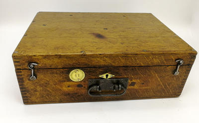 Нивелир "J.-B. Tibaut-Desimpelaere".. Прибор в оригинальном дубовом футляре. Фирма "J.-B. Tibaut-Desimpelaere". Брюссель, 19 век