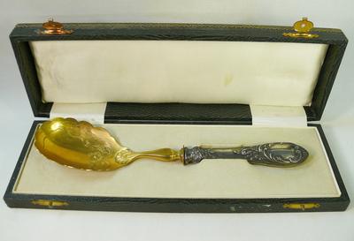 Ложка салатная в футляре. Франция. Серебро.