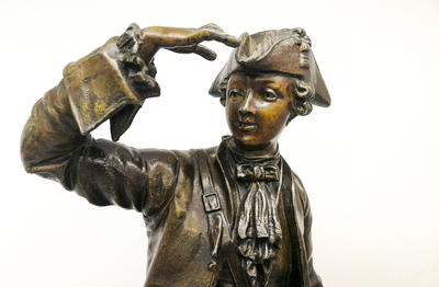 Каминные часы с охотником. Франция, вторая половина XiX века. В хорошей сохранности.