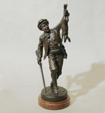 Скульптура "Охотник с зайцем". Франция. Вторая половина XIX века. Подставка из камня. Подпись "E.PILET"