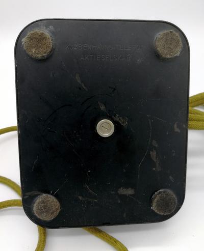 Аппарат телефонный KTAS. Комплектация телефона оригинальная. Корпус стальной, трубка из эбонита оснащена тангентой для отключения микрофона. Дания. 1940-е гг.