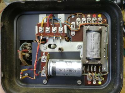 Аппарат телефонный KTAS. Комплектация телефона оригинальная. Корпус стальной, трубка из эбонита оснащена тангентой для отключения микрофона. Дания. 1940-е гг.