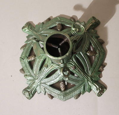 Подставка для новогодней елки "Еловые шишки". Западная Европа. Конец XIX - начало XX века. В отличной сохранности.