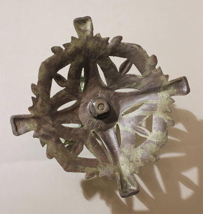 Подставка для новогодней елки "Еловые шишки". Западная Европа. Конец XIX - начало XX века. В отличной сохранности.