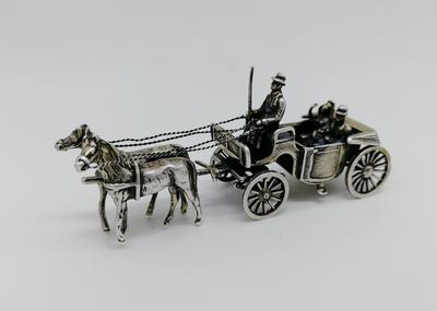 Миниатюра серебряная "Экипаж". Голландия. Серебро 835*. Середина ХХ века. Предмет в хорошей сохранности.