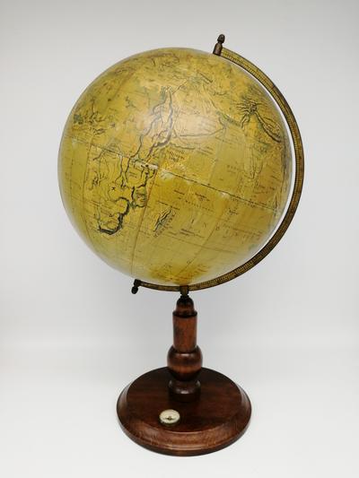 Географический глобус "Reliefglobe". Paul R&#228;th (Германия), начало XX века