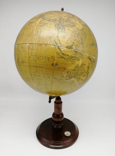 Географический глобус "Reliefglobe". Paul Räth (Германия), начало XX века