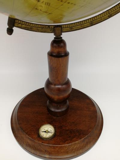 Географический глобус "Reliefglobe". Paul Räth (Германия), начало XX века