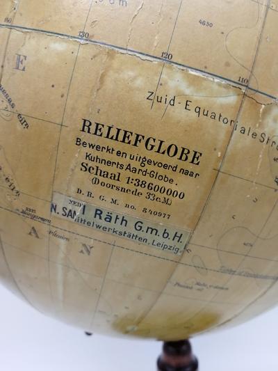 Географический глобус "Reliefglobe". Paul Räth (Германия), начало XX века