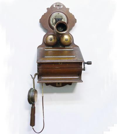 Аппарат телефонный настенный. Западная Европа. Конец XIX - начало ХХ века.